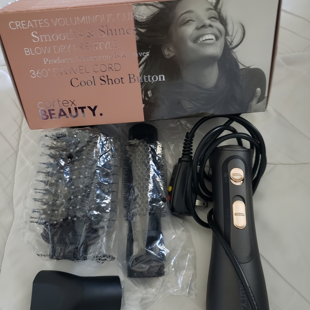 Black and Gold 4-in-1 Air Styler - Picture 2 of 3